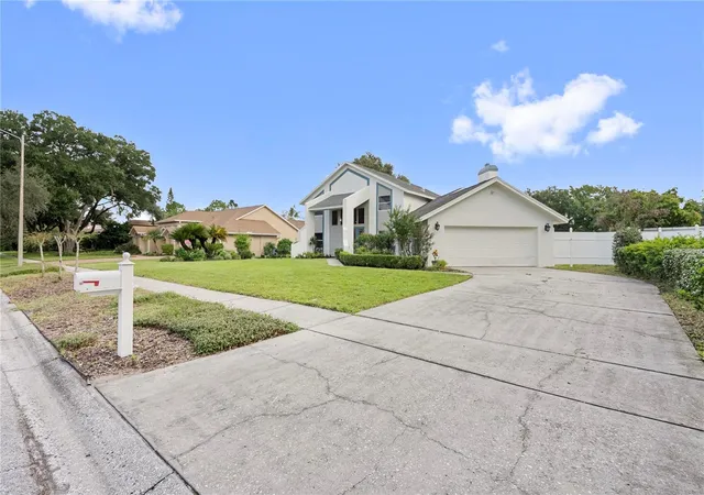 Photo 4 of Single family home for sale at 17919 Clear Lake Dr, Lutz, FL 33548 | MLS# TB8544493 | Listing updated on 2026-09-20