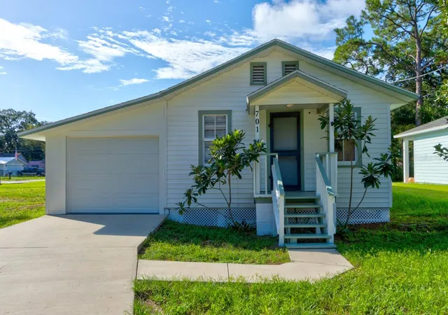 Photo 1 of Single family home for sale at 701 Flomich St, Daytona Beach, FL 32117 | MLS# V4951057 | Listing updated on 2026-10-03