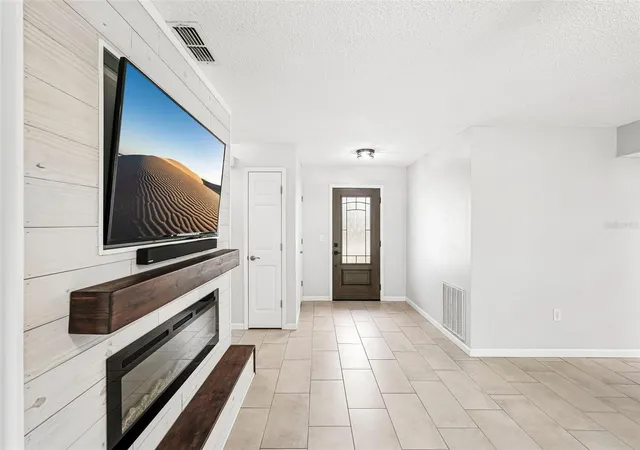 Photo 4 of Single family home for sale at 8710 Filson Pl, Sarasota, FL 34231 | MLS# TB8544501 | Listing updated on 2026-10-07