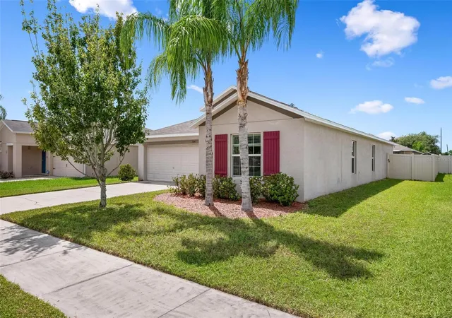 Photo 3 of Single family home for sale at 304 Cascade Bnd Dr, Ruskin, FL 33570 | MLS# A4704748 | Listing updated on 2026-09-27
