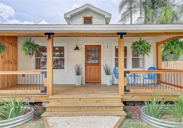 Photo 2 of Single family home for sale at 126 W North St, Tampa, FL 33604 | MLS# O6438251 | Listing updated on 2026-09-15