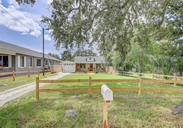 Photo 3 of Single family home for sale at 126 W North St, Tampa, FL 33604 | MLS# O6438251 | Listing updated on 2026-09-15