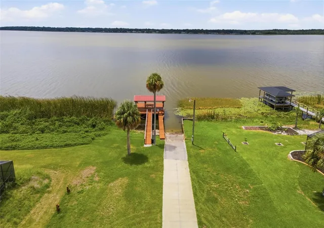 Photo 2 of Sale Pending at 5250 Fredrick Rd, Fruitland Park, FL 34731 | MLS# G5117263 | Listing updated on 2026-09-19