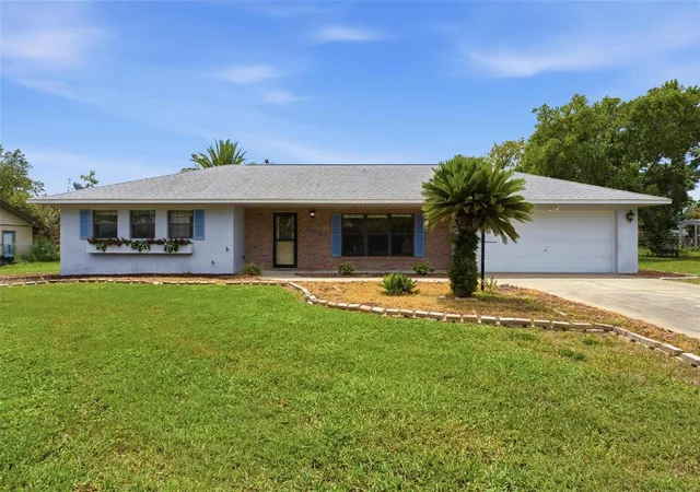 Photo 3 of Sale Pending at 5250 Fredrick Rd, Fruitland Park, FL 34731 | MLS# G5117263 | Listing updated on 2026-09-19