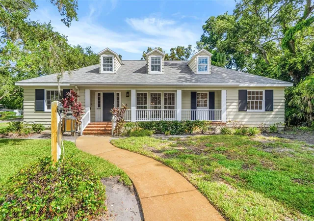 Photo 1 of Single family home for sale at 1585 South Dr, Sarasota, FL 34239 | MLS# A4704763 | Listing updated on 2026-09-05