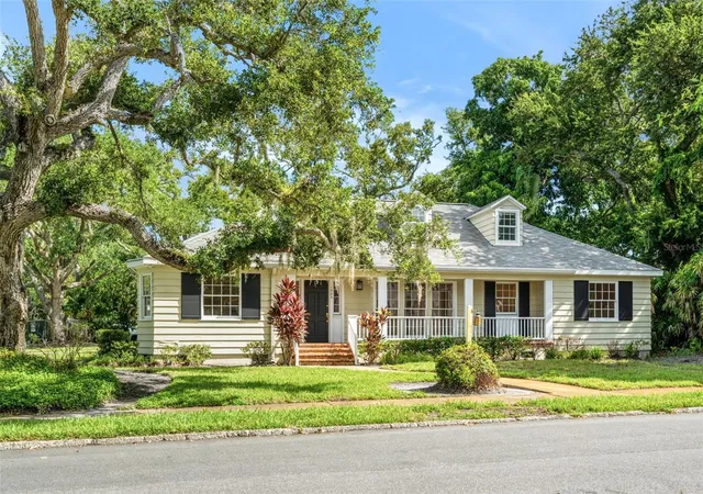 Photo 3 of Single family home for sale at 1585 South Dr, Sarasota, FL 34239 | MLS# A4704763 | Listing updated on 2026-09-05
