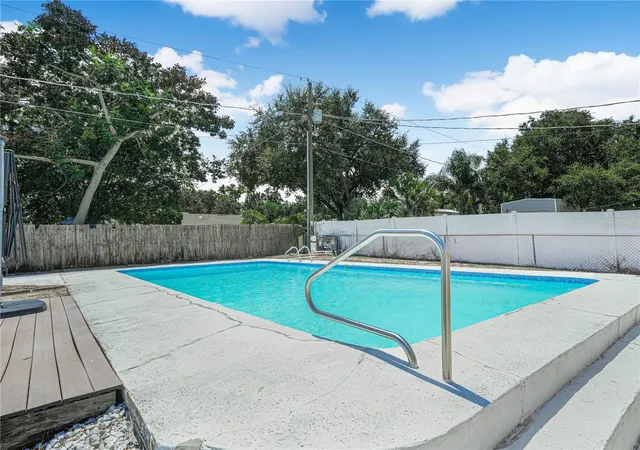 Photo 3 of Single family home for sale at 437 Broward Ter, Winter Haven, FL 33884 | MLS# L4964735 | Listing updated on 2026-09-28