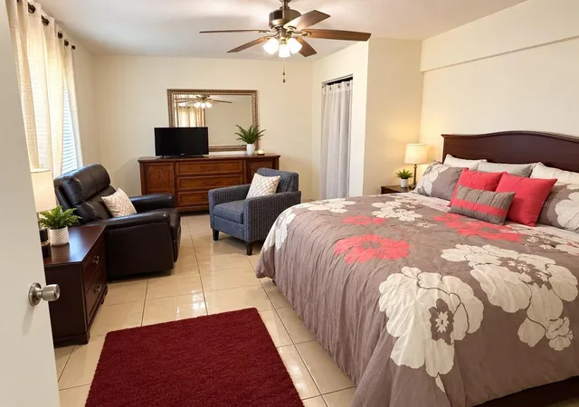 Photo 4 of Single family home for sale at 6233 Oakcrest Cir, Orlando, FL 32808 | MLS# O6438298 | Listing updated on 2026-09-04
