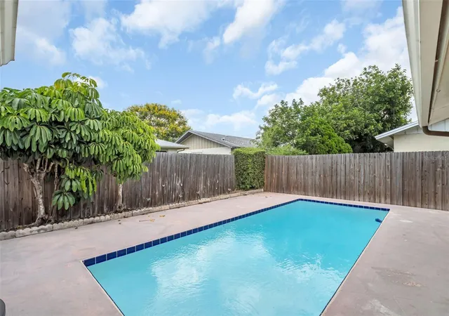 Photo 3 of Single family home for sale at 2374 Covington Dr, Clearwater, FL 33763 | MLS# TB8544614 | Listing updated on 2026-09-23