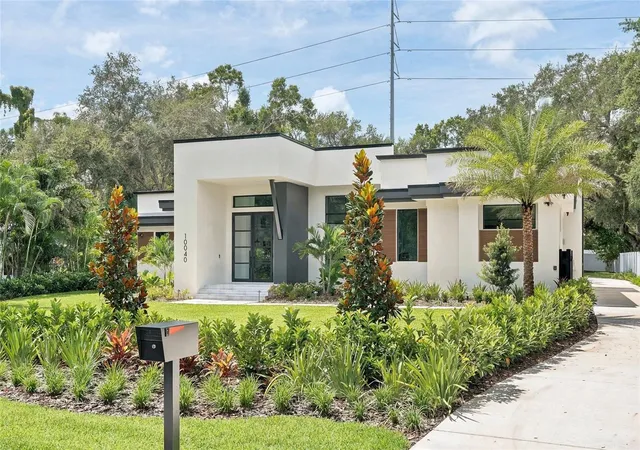 Photo 1 of Single family home for sale at 10040 59th Avenue N, Saint Petersburg, FL 33708 | MLS# TB8544635 | Listing updated on 2026-09-05