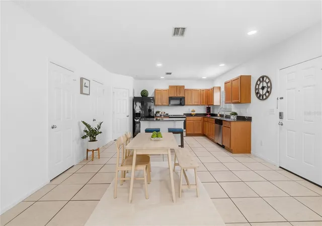 Photo 4 of Townhouse for sale at 4652 Chatterton Way, Riverview, FL 33578 | MLS# TB8544644 | Listing updated on 2026-10-07
