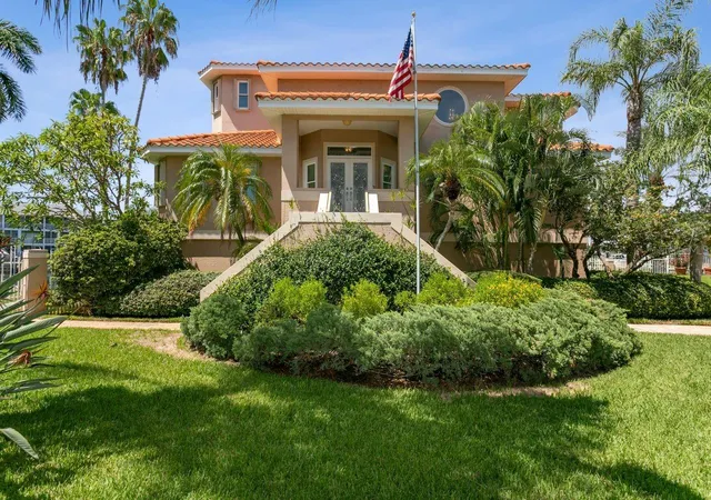 Photo 1 of Single family home for sale at 205 6th Street E, Saint Petersburg, FL 33715 | MLS# TB8544655 | Listing updated on 2026-10-24