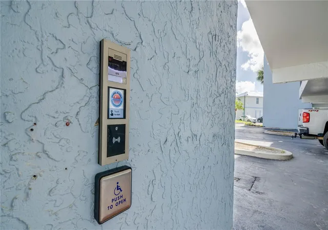 Listing Photo 5 - Condo for sale in building located at 15010 Punta Rassa Rd, Sanibel, FL 33908 - Unit #301
