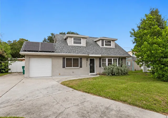 Single family home for sale at 9201 86th Avenue, SEMINOLE, FL 33777 | MLS# TB8544661
