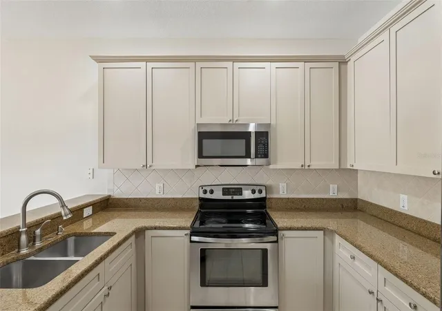 Photo 2 of Townhouse for sale at 6067 Strada Isle Way, Orlando, FL 32835 | MLS# O6438344 | Listing updated on 2026-09-20