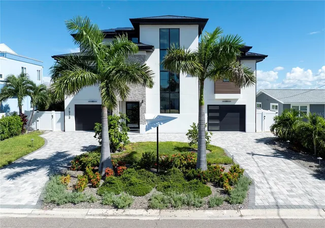 Single family home for sale at 7973 Causeway Blvd N, Saint Petersburg, FL 33707 | MLS# TB8544675 | Listing updated on 2026-09-26