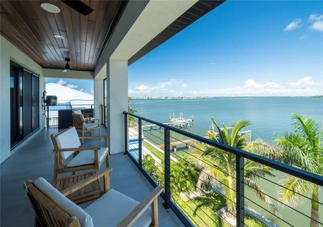 Photo 3 of Single family home for sale at 7973 Causeway Blvd N, Saint Petersburg, FL 33707 | MLS# TB8544675 | Listing updated on 2026-09-26