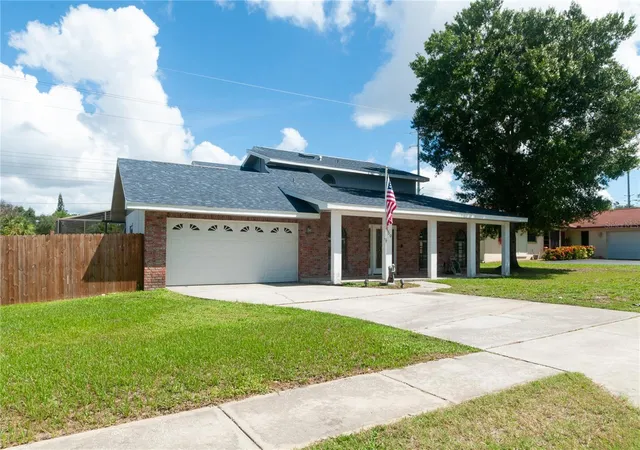 Photo 3 of Single family home for sale at 859 Pinewood Ter W, Palm Harbor, FL 34683 | MLS# TB8544679 | Listing updated on 2026-10-07