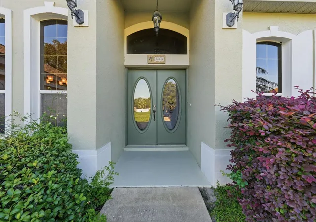Photo 2 of Single family home for sale at 3804 Bayshore Cir, Tavares, FL 32778 | MLS# O6438346 | Listing updated on 2026-10-13