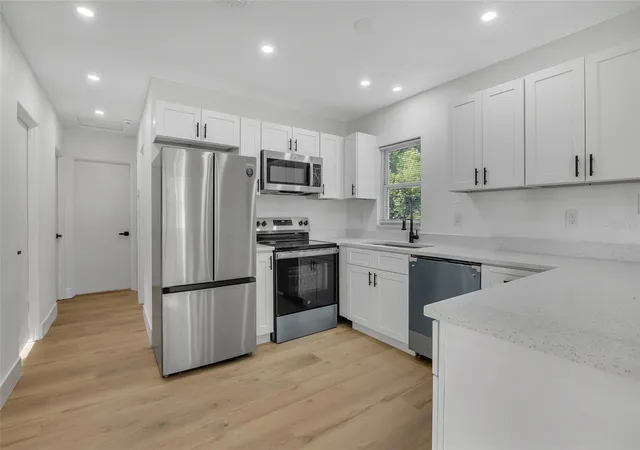 Photo 3 of Single family home for sale at 6108 Bear Lake Ter, Forest City, FL 32703 | MLS# O6438347 | Listing updated on 2026-09-05