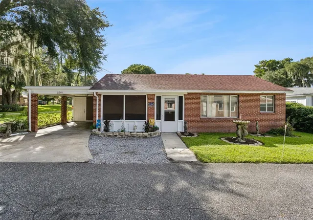 Photo 1 of Single family home for sale at 31944 Elizabeth Ln, Tavares, FL 32778 | MLS# G5117274 | Listing updated on 2026-09-22
