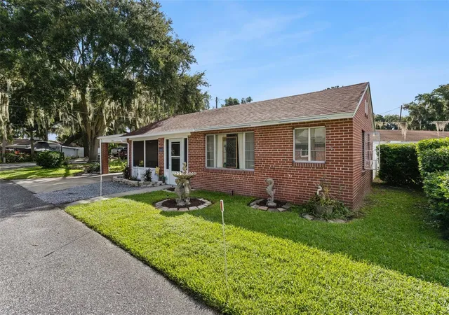 Photo 3 of Single family home for sale at 31944 Elizabeth Ln, Tavares, FL 32778 | MLS# G5117274 | Listing updated on 2026-09-22