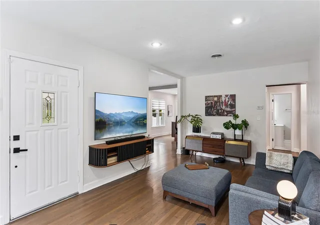 Photo 3 of Single family home for sale at 1500 E Harwood St, Orlando, FL 32803 | MLS# O6438360 | Listing updated on 2026-09-07