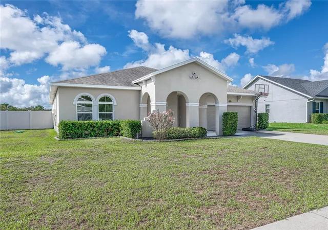 Photo 2 of Single family home for sale at 37102 Scenic Blf Dr, Grand Island, FL 32735 | MLS# G5117278 | Listing updated on 2026-09-21
