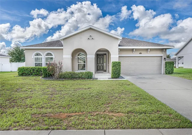 Photo 3 of Single family home for sale at 37102 Scenic Blf Dr, Grand Island, FL 32735 | MLS# G5117278 | Listing updated on 2026-09-21