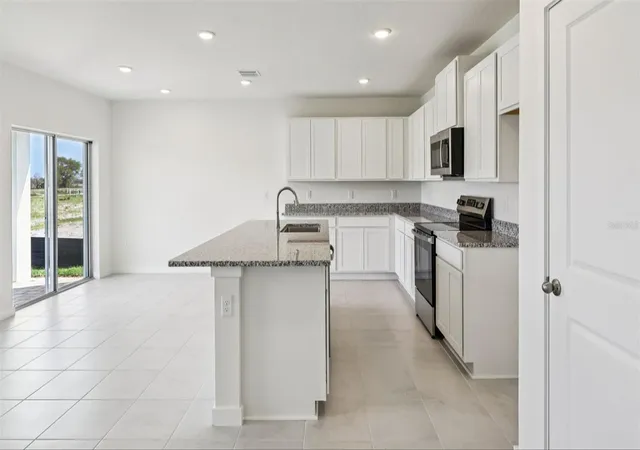 Photo 4 of Single family home for sale at 815 Andrew St, Winter Haven, FL 33881 | MLS# O6438380 | Listing updated on 2026-09-15