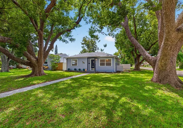 Photo 3 of Single family home for sale at 4062 3rd Avenue N, Saint Petersburg, FL 33713 | MLS# TB8544742 | Listing updated on 2026-10-07