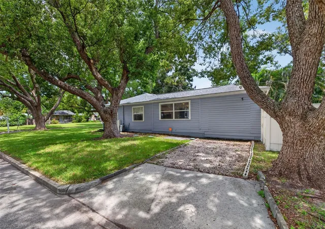 Photo 4 of Single family home for sale at 4062 3rd Avenue N, Saint Petersburg, FL 33713 | MLS# TB8544742 | Listing updated on 2026-10-30