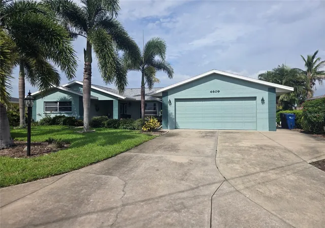 Photo 3 of Single family home for sale at 4609 Coral Blvd, Bradenton, FL 34210 | MLS# A4704806 | Listing updated on 2026-09-26
