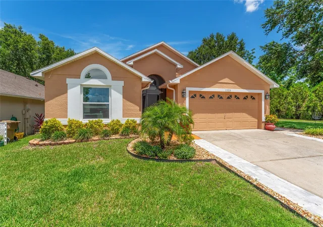 Photo 2 of Single family home for sale at 1123 W Greenley Ave, Groveland, FL 34736 | MLS# G5117283 | Listing updated on 2026-09-04