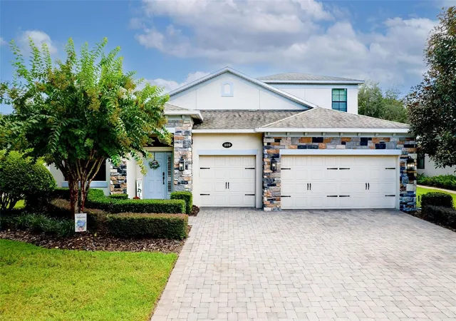 Photo 2 of Sale Pending at 309 Bellview Pl, Sanford, FL 32771 | MLS# O6438426 | Listing updated on 2026-09-16