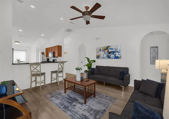 Photo 4 of Single family home for sale at 470 Paradise Woods Ct, Davenport, FL 33896 | MLS# S5156782 | Listing updated on 2026-10-01