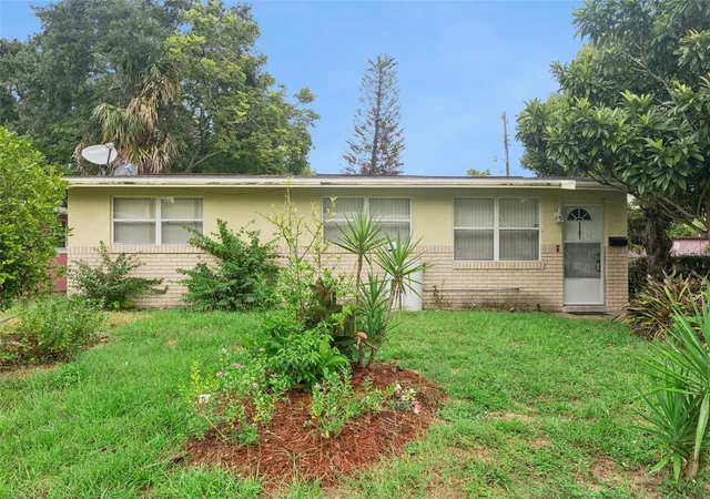 Photo 1 of Single family home for sale at 1101 Lewis Dr, Daytona Beach, FL 32117 | MLS# V4951072 | Listing updated on 2026-10-01