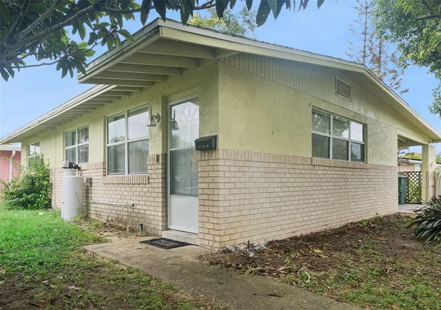 Photo 3 of Single family home for sale at 1101 Lewis Dr, Daytona Beach, FL 32117 | MLS# V4951072 | Listing updated on 2026-10-01