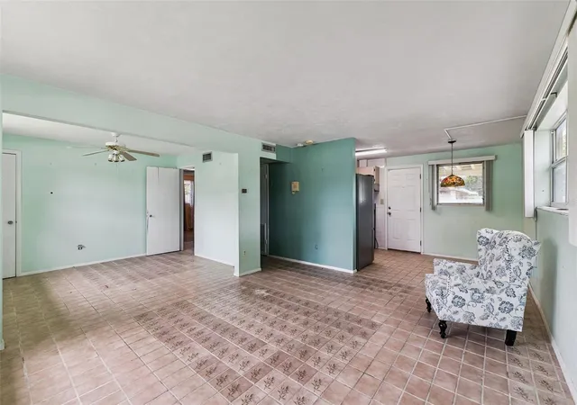 Photo 4 of Single family home for sale at 1101 Lewis Dr, Daytona Beach, FL 32117 | MLS# V4951072 | Listing updated on 2026-10-01
