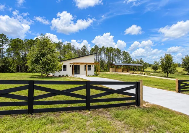 Single family home for sale at 17951 SE 62nd Street, MORRISTON, FL 32668 | MLS# OM731528