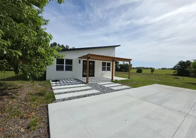 Photo 1 of Single family home for sale at 17951 SE 62nd Street, Morriston, FL 32668 | MLS# OM731528 | Listing updated on 2026-09-05