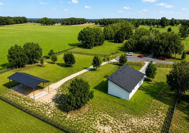Photo 2 of Single family home for sale at 17951 SE 62nd Street, Morriston, FL 32668 | MLS# OM731528 | Listing updated on 2026-09-05