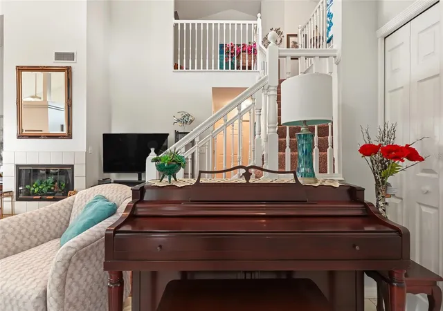 Photo 3 of Townhouse for sale at 3061 OVERLOOK PLACE, Clearwater, FL 33760 | MLS# TB8544775 | Listing updated on 2026-09-25
