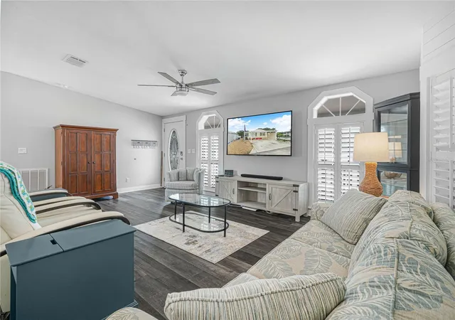 Photo 3 of Manufactured home for sale at 9 Silver Doctor Ln, Lake Wales, FL 33898 | MLS# K4903749 | Listing updated on 2026-09-21