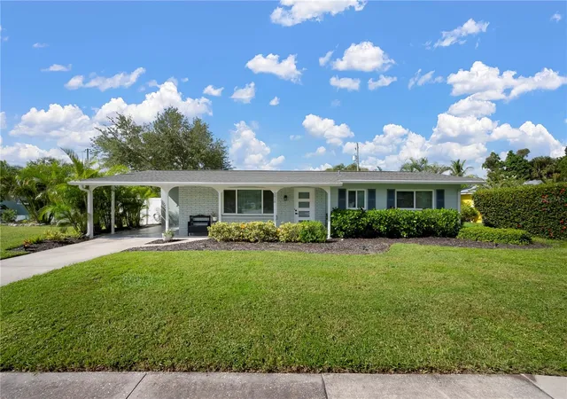 Photo 3 of Sale Pending at 2828 Gulf Gate Dr, Sarasota, FL 34231 | MLS# N6145594 | Listing updated on 2026-09-26