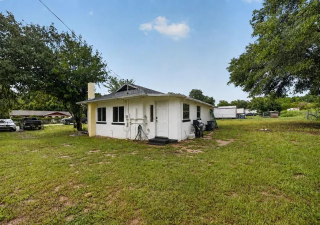 Photo 3 of Single family home for sale at 11855 SE 141st Terrace, Ocklawaha, FL 32179 | MLS# G5117288 | Listing updated on 2026-09-04