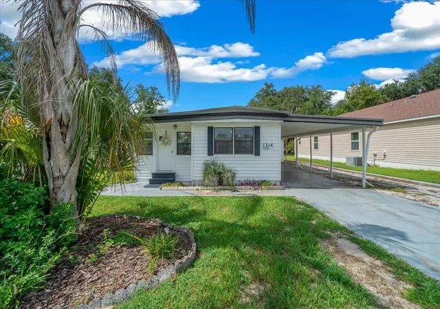 Manufactured home for sale at 1314 Teakwood Ln, LADY LAKE, FL 32159 | MLS# G5117289