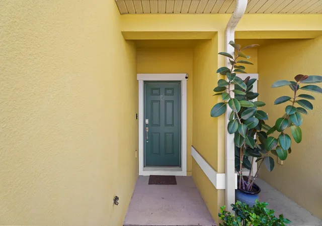Photo 3 of Townhouse for sale at 9174 Tecumseh Dr, Orlando, FL 32825 | MLS# R4911915 | Listing updated on 2026-09-20