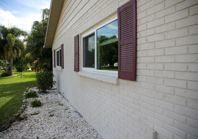 Photo 2 of Single family home for sale at 5726 Timber Lake Dr, Sarasota, FL 34243 | MLS# A4704830 | Listing updated on 2026-09-29