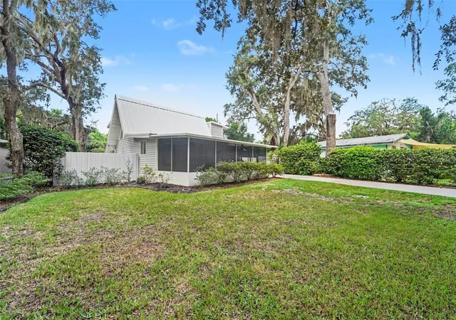Photo 3 of Single family home for sale at 1817 Beachway Ln, Odessa, FL 33556 | MLS# TB8544834 | Listing updated on 2026-10-02